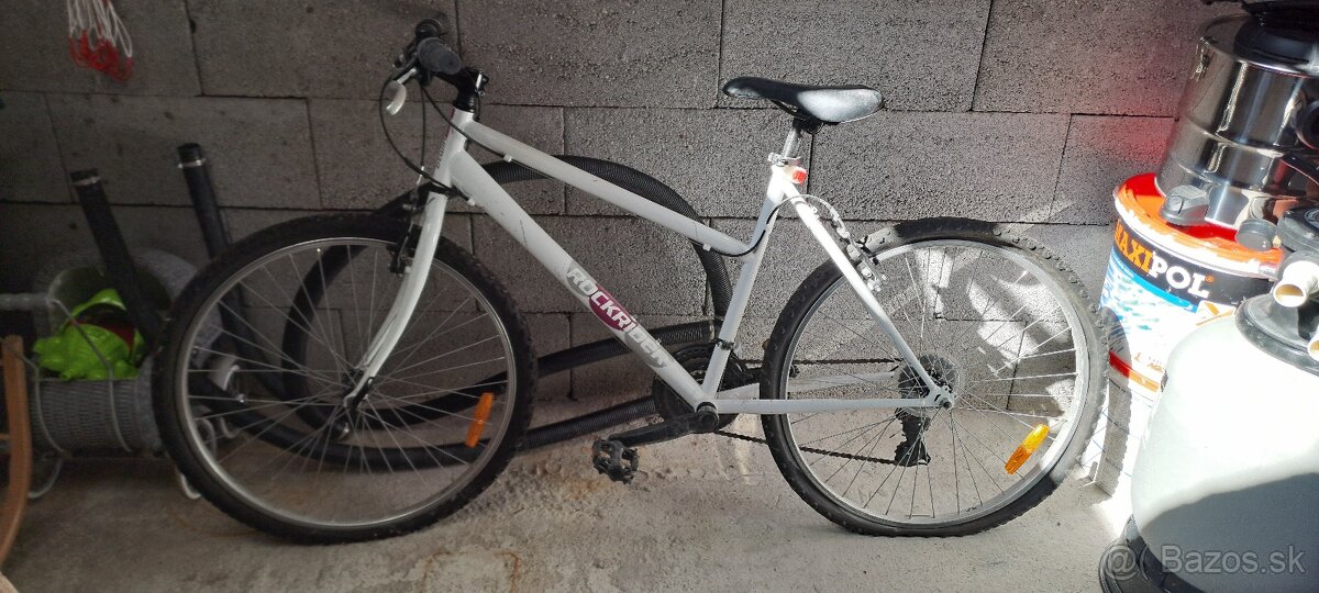 Predám biely bicykel