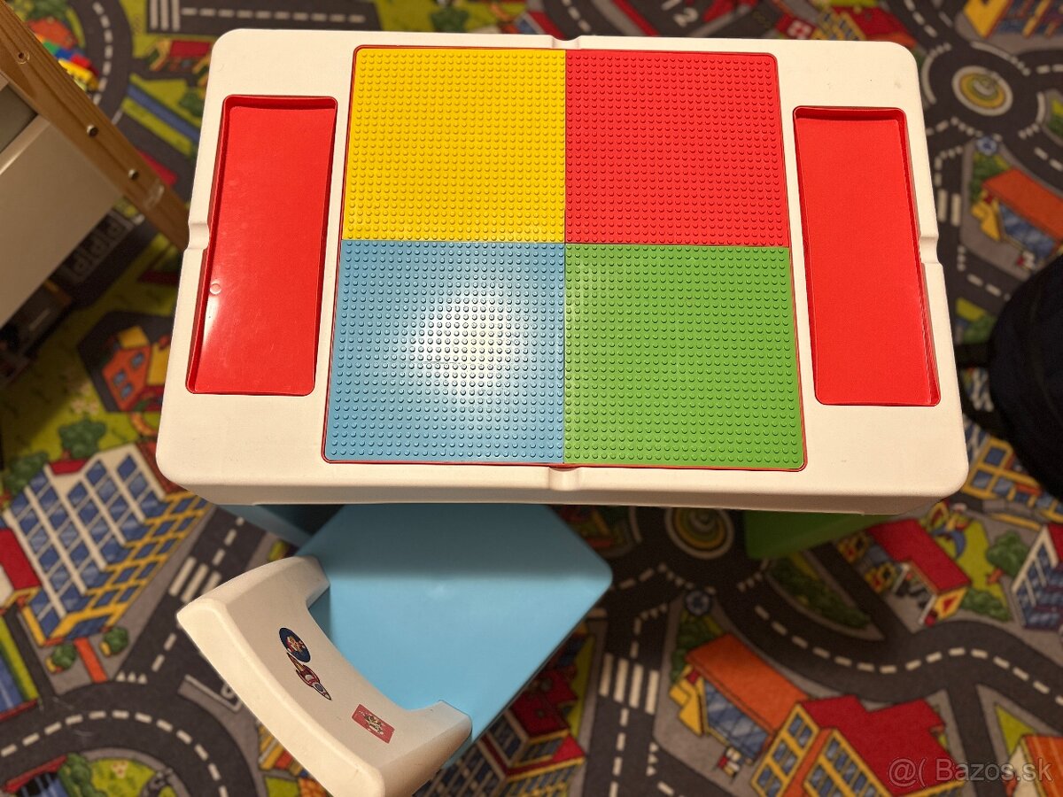 Lego stolík