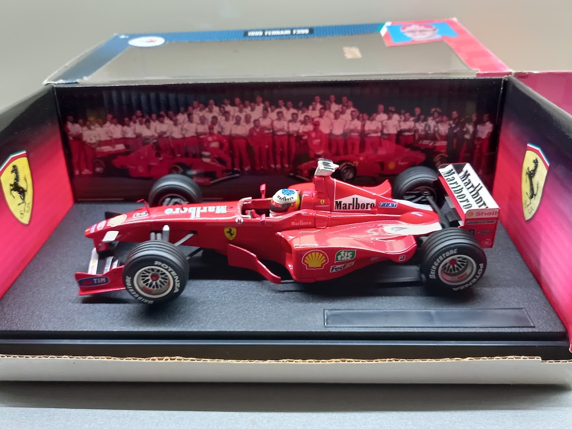 F1 FERRARI F399 1999 MARLBORO SCHUMACHER HOTWHEELS 1:18