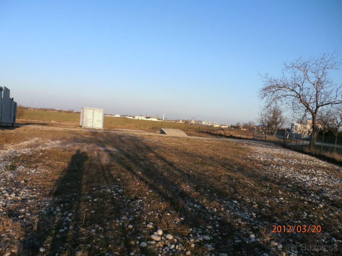 plocha 3000 m2