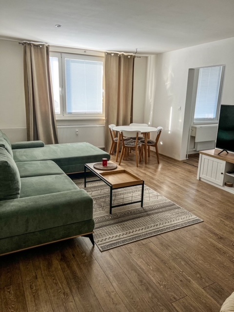 🏡 Na prenájom zrekonštruovaný 2-izbový byt s balkónom