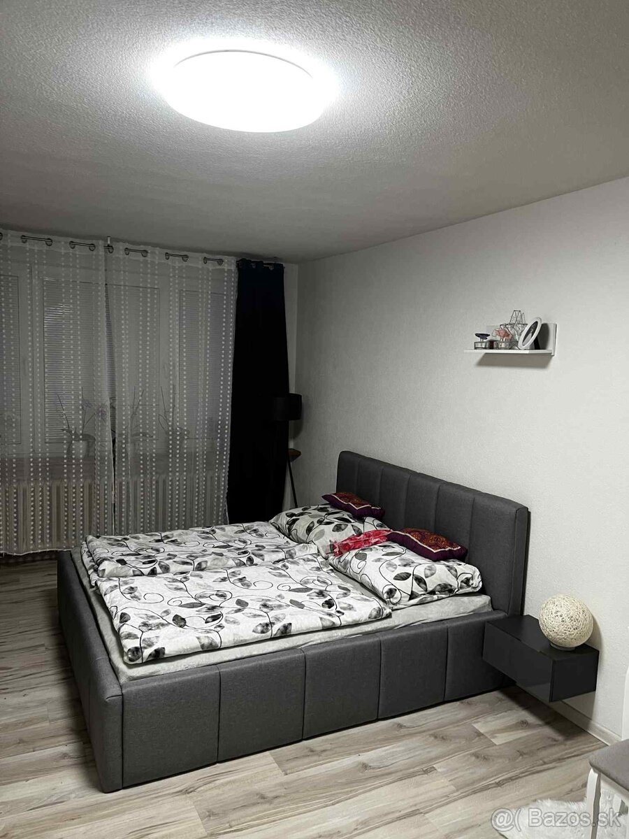 Nočné stolíky 2ks 20€ sivé