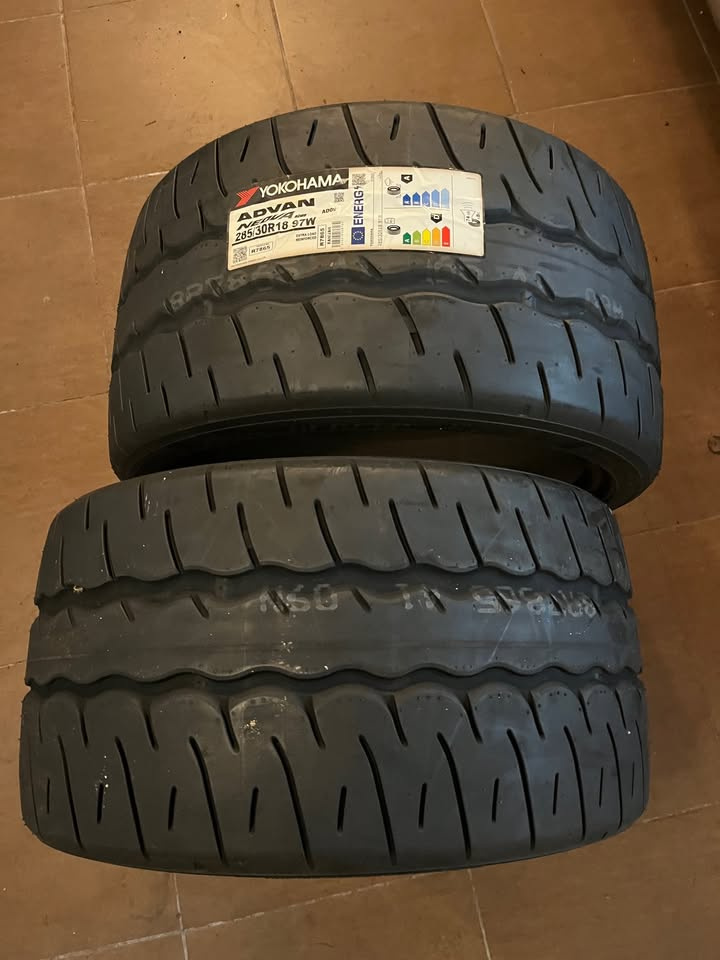 Predam 2ks nove Yokohama AD09 285/30 R18