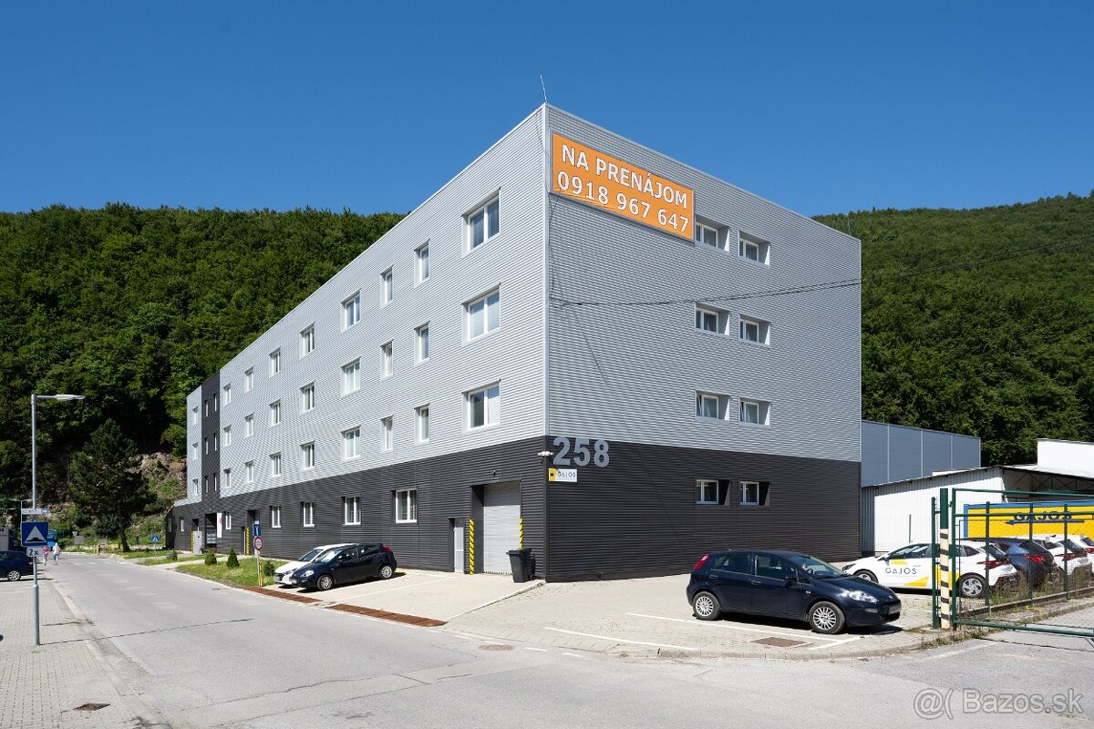 Prenájom - Administratívne priestory 937 m2