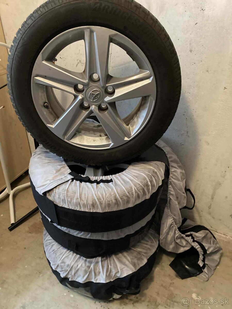 Predám zimné komplety Toyota corolla HB