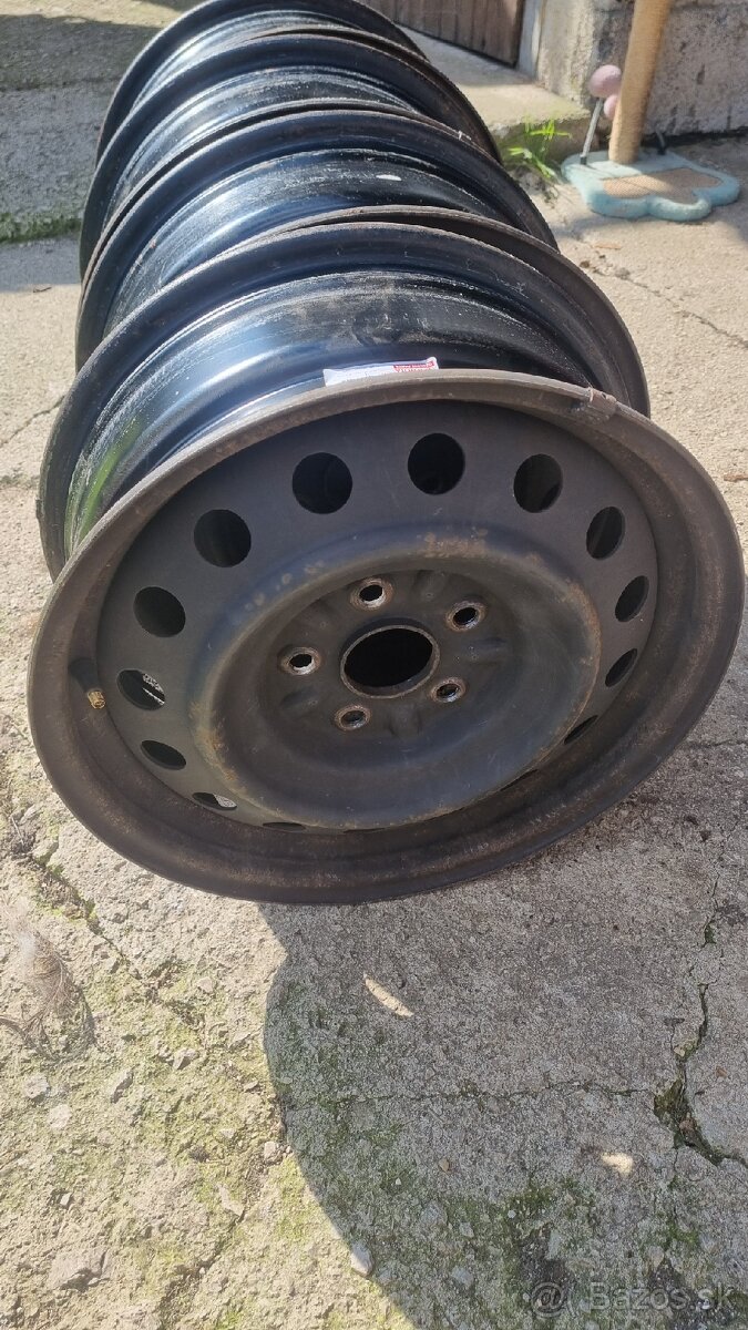 Toyota 5x114.3 r16 6,5Jx16 ET45 + puklice + matice