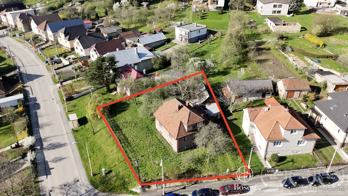 BOSEN I Pozemok so starým domom s krásnym výhľadom, Ružomber