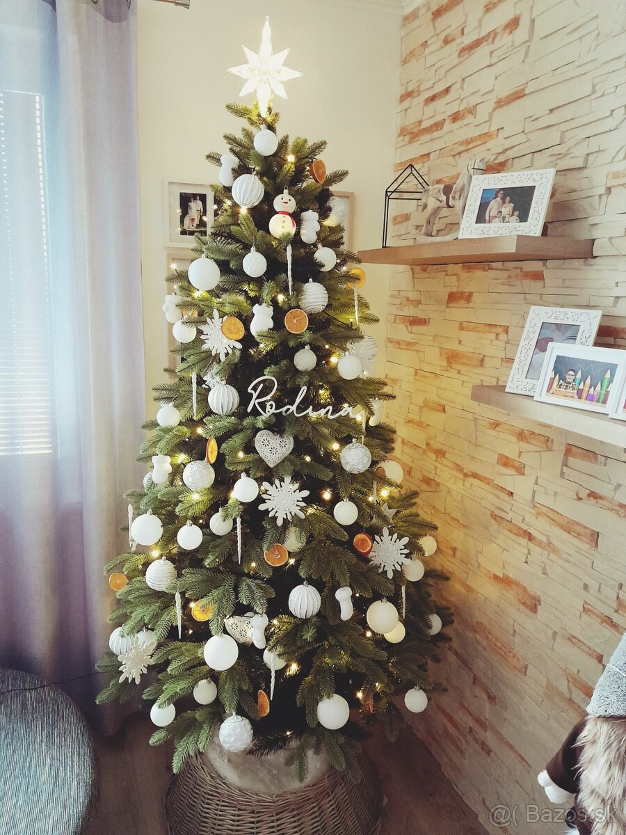 Vianočný stromček 3D. 220cm