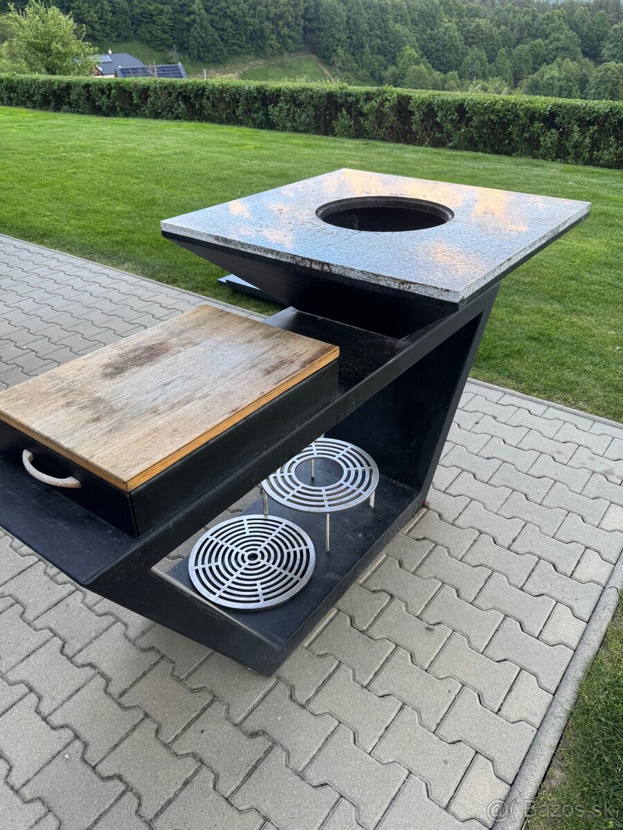 Masívny železný gril