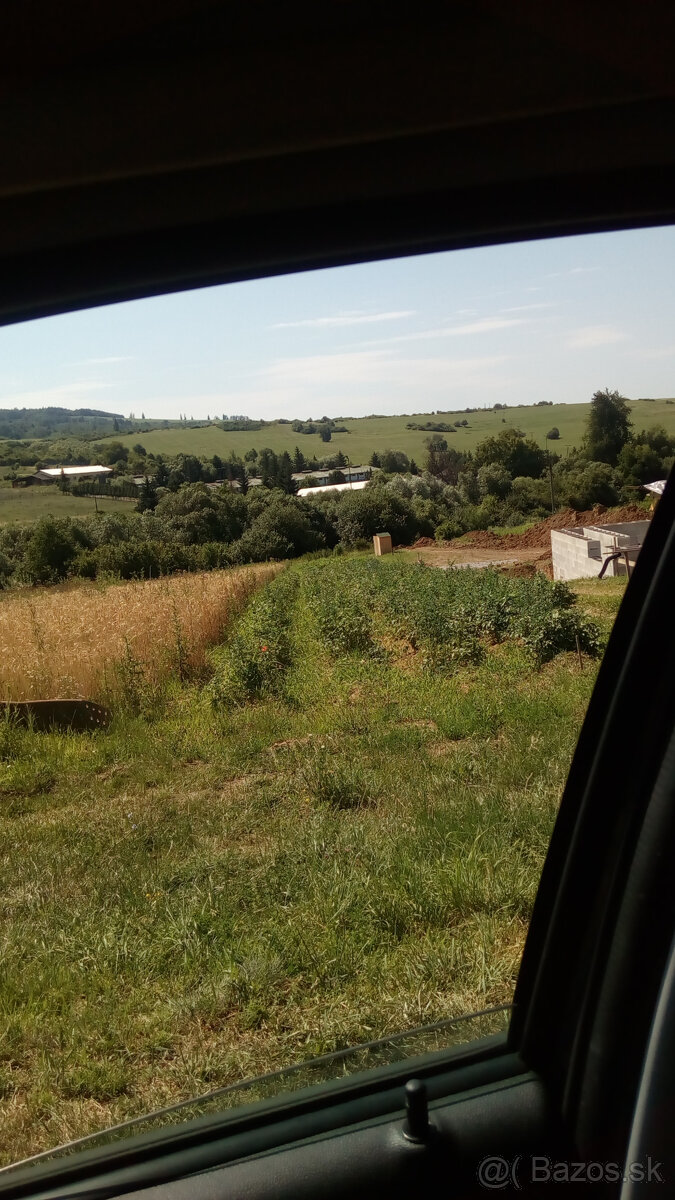 Na predaj stavebný pozemok - Varhaňovce