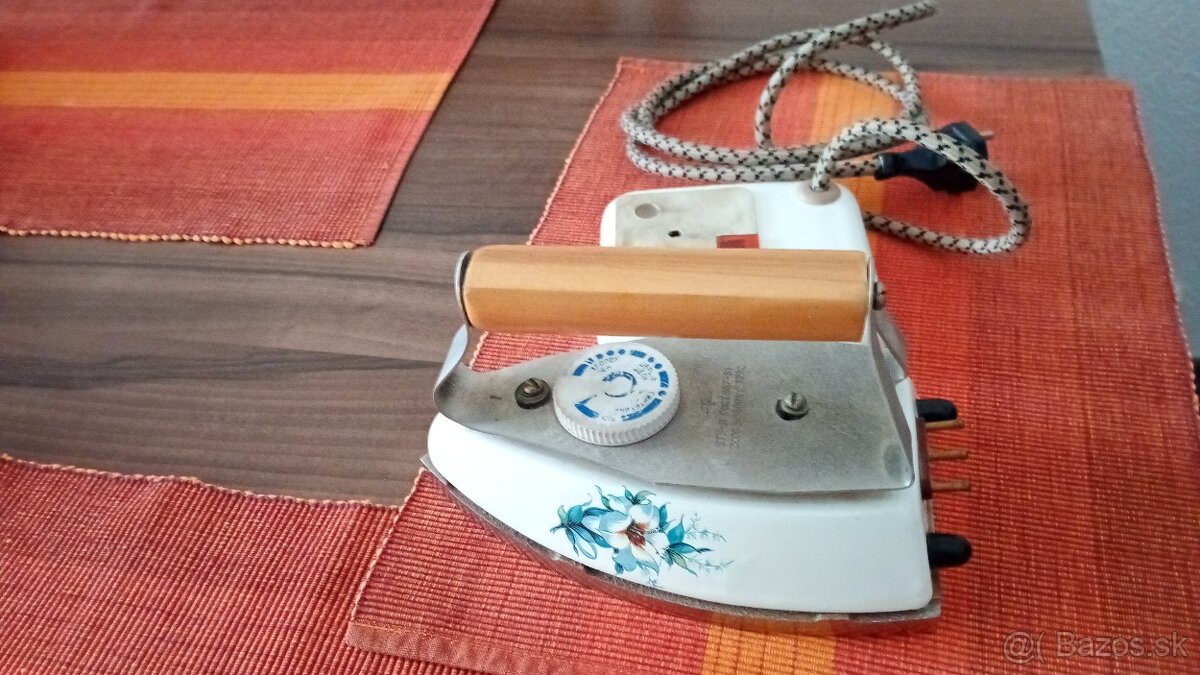 Starožitná žehlička