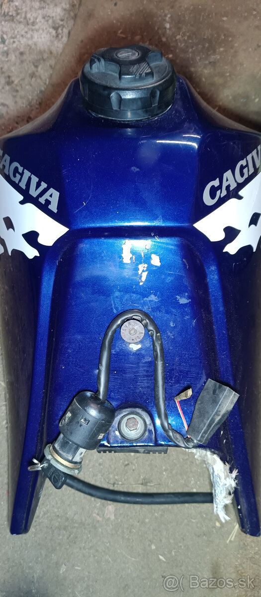 Cagiva W16 Nádrž, zámok sedla a zapaľovanie s kľučikom