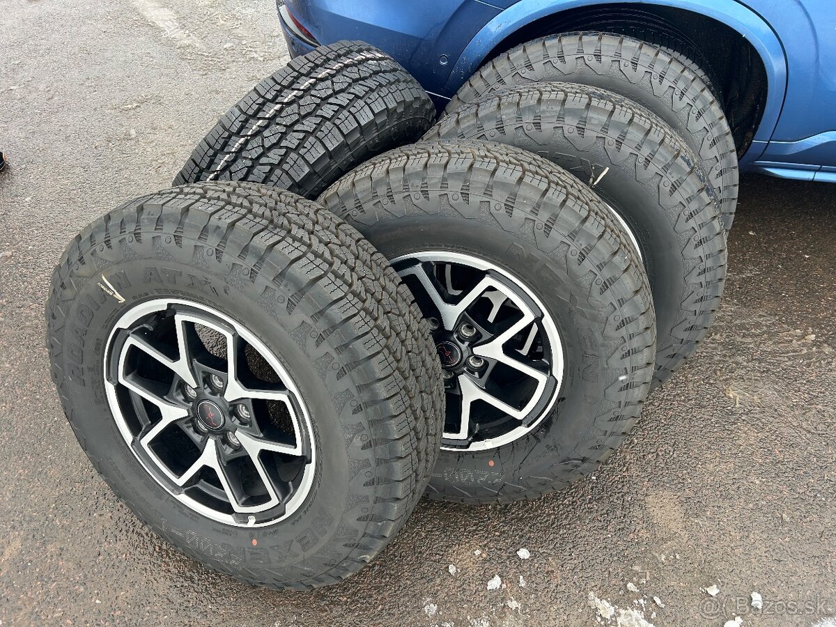 Jeep Wrangler r17 kola pneu Nexen nová 225/75 allterain