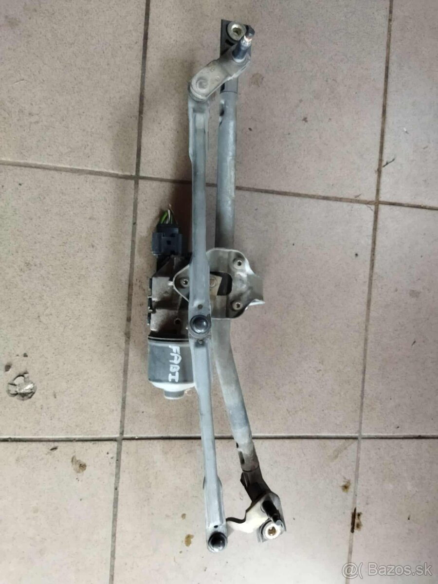 Mechanizmus predných stieračov s motorčekom SKODA FABIA 1