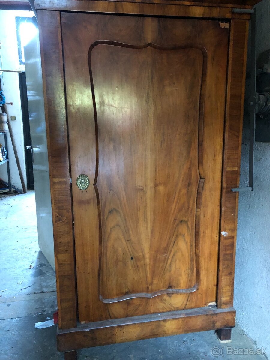 Biedermeier skriňa