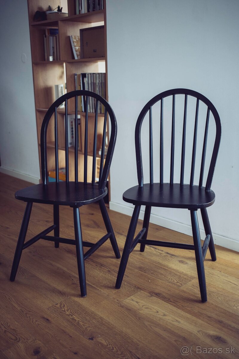 Drevené stoličky v štýle Windsor z westwing
