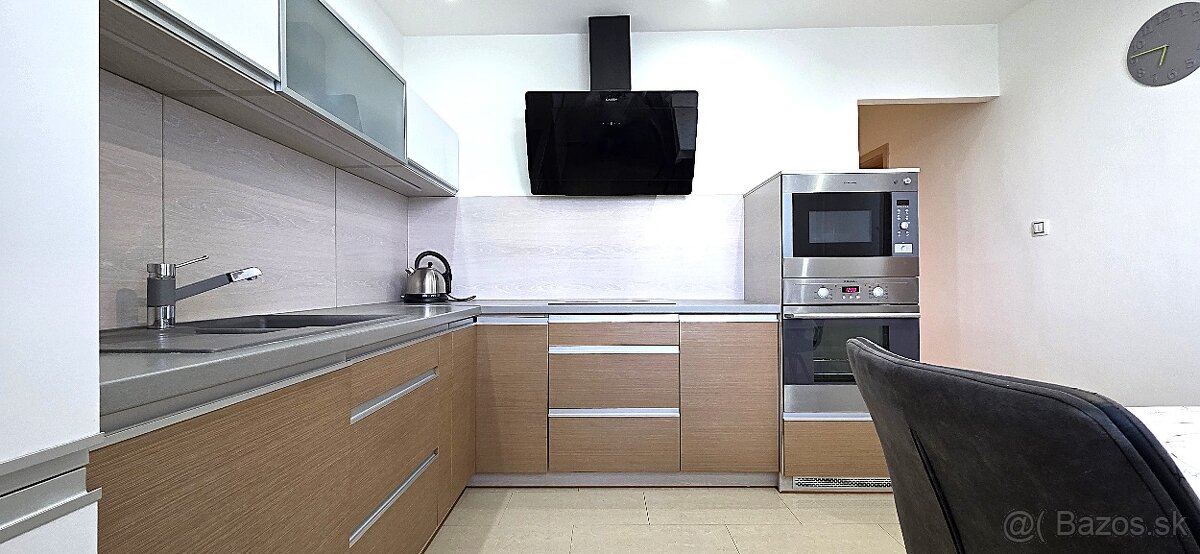 PNORF–zariadený 3i byt, 82 m2, loggia, výťah, Nitrianska ul.