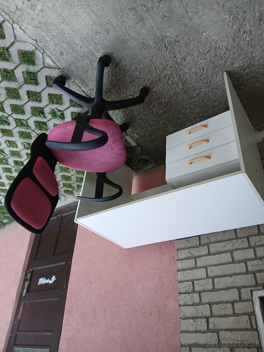Predám písací stolík + konferenčnú stoličku.