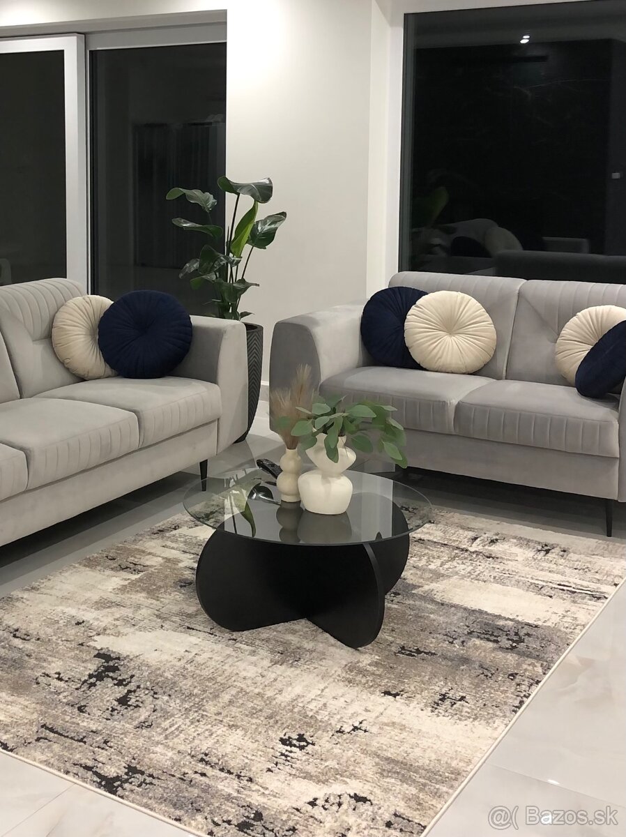 Dizajnový konferenčný stolík