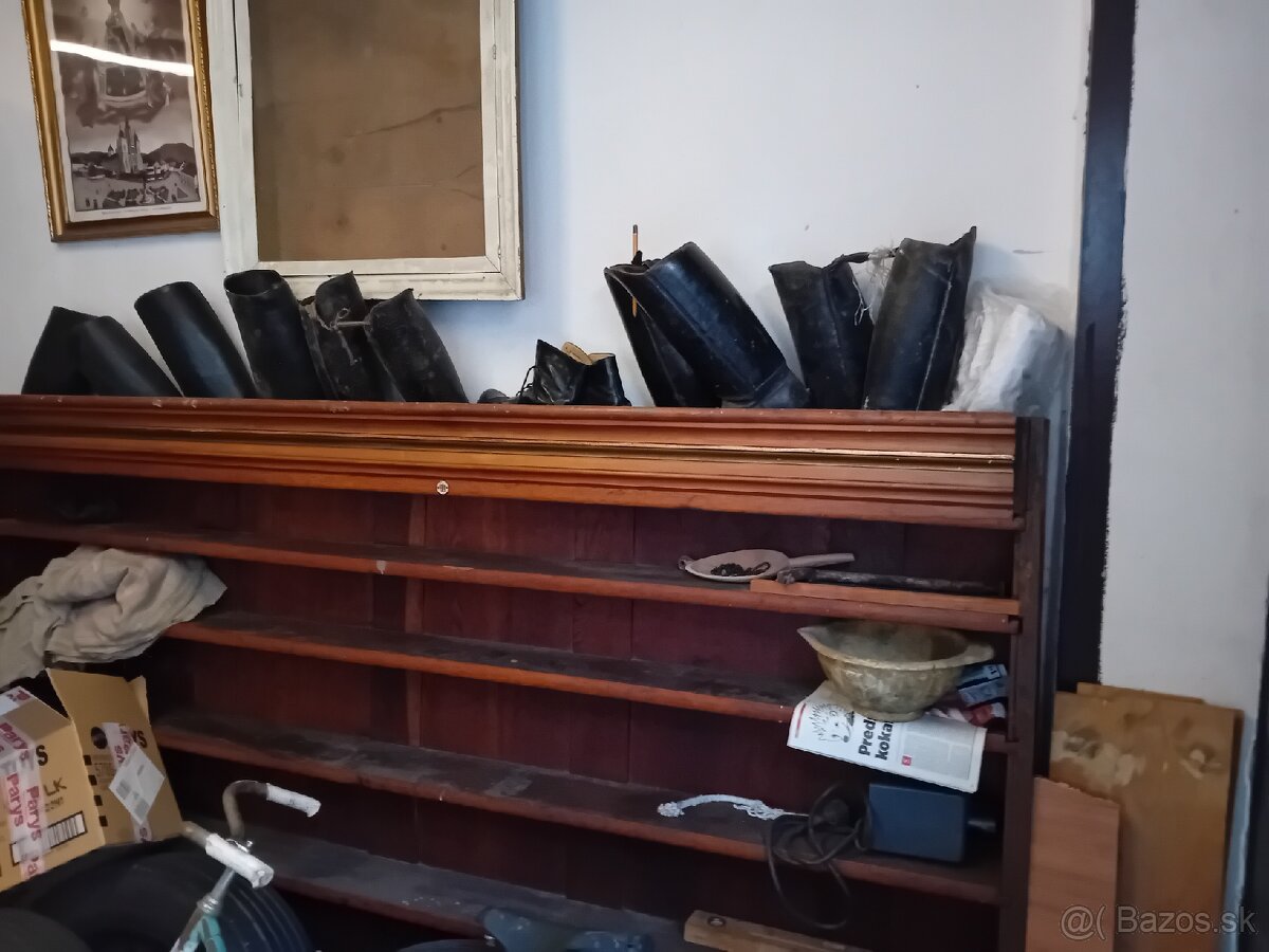 Regál s lekárne cca 100 rocny