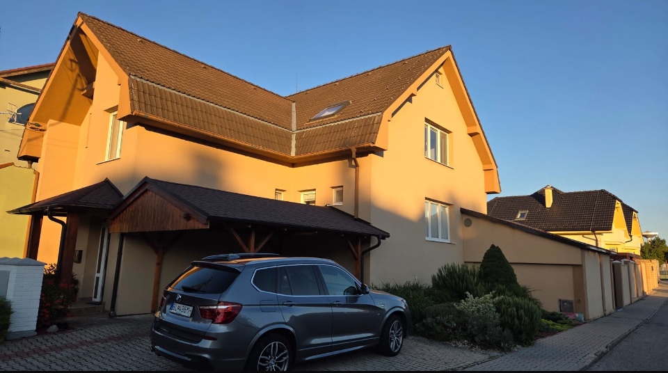 3 izbový zrekonštruovaný byt-128m2 v Jarovciach je na prenáj