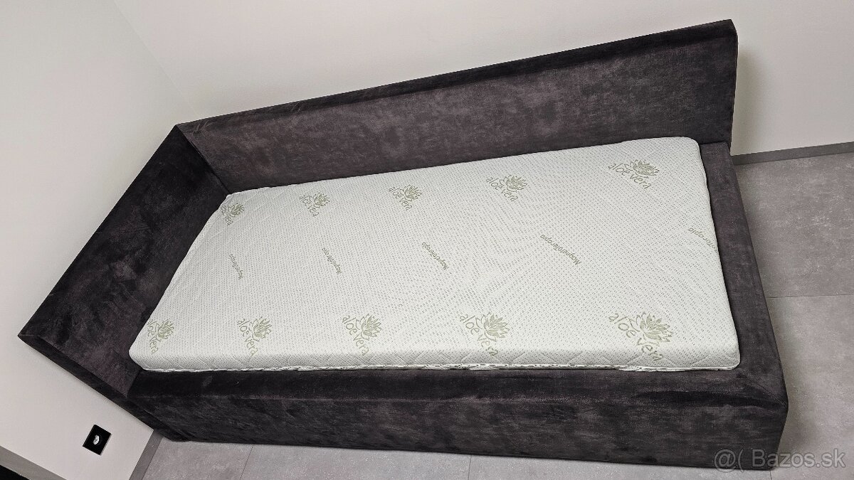 Kvalitná posteľ s úložným priestorom