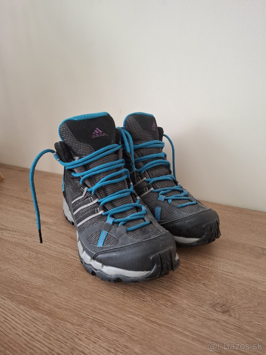 Dámske turistické topánky Adidas 40