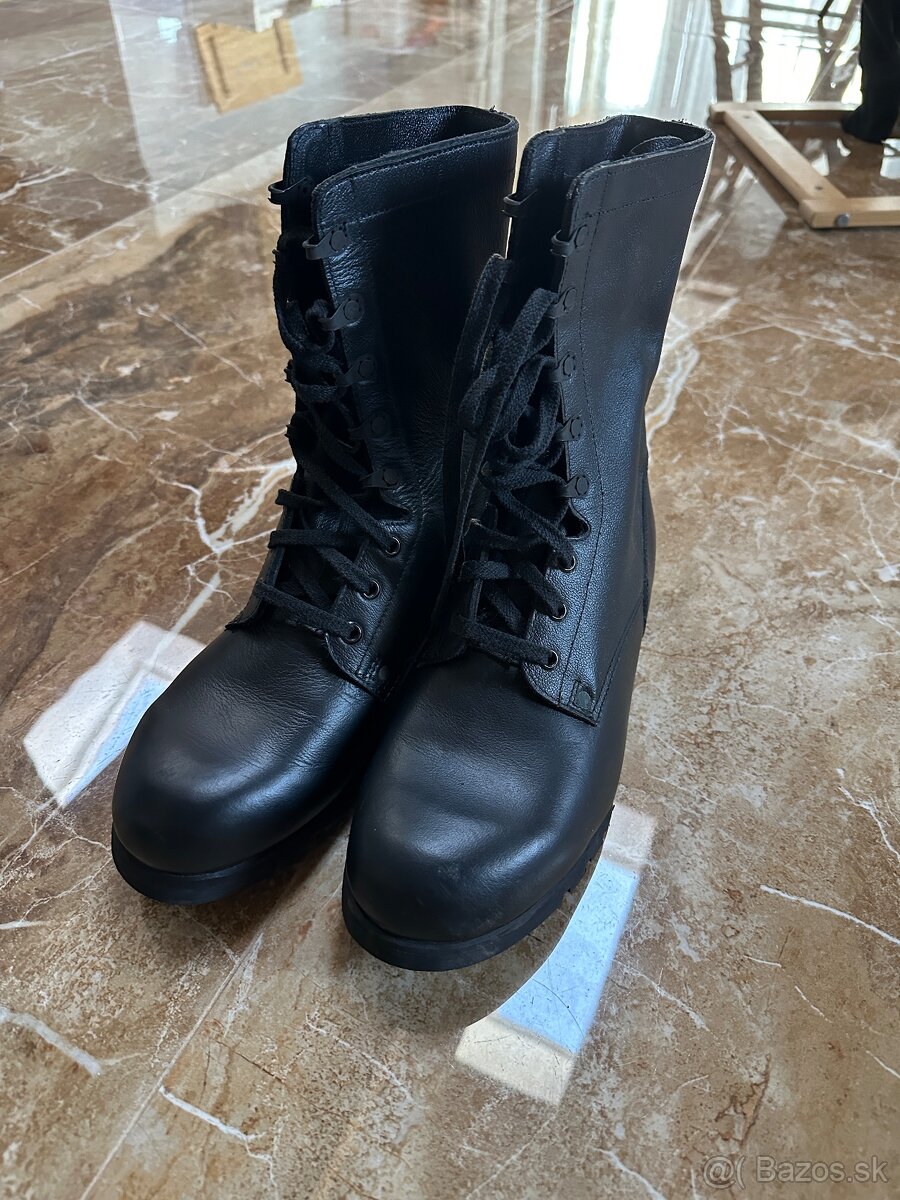 Vojenské kanady vz.90, vojenská obuv