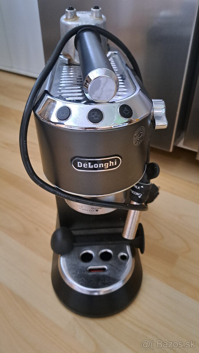 Delonghi kávovar