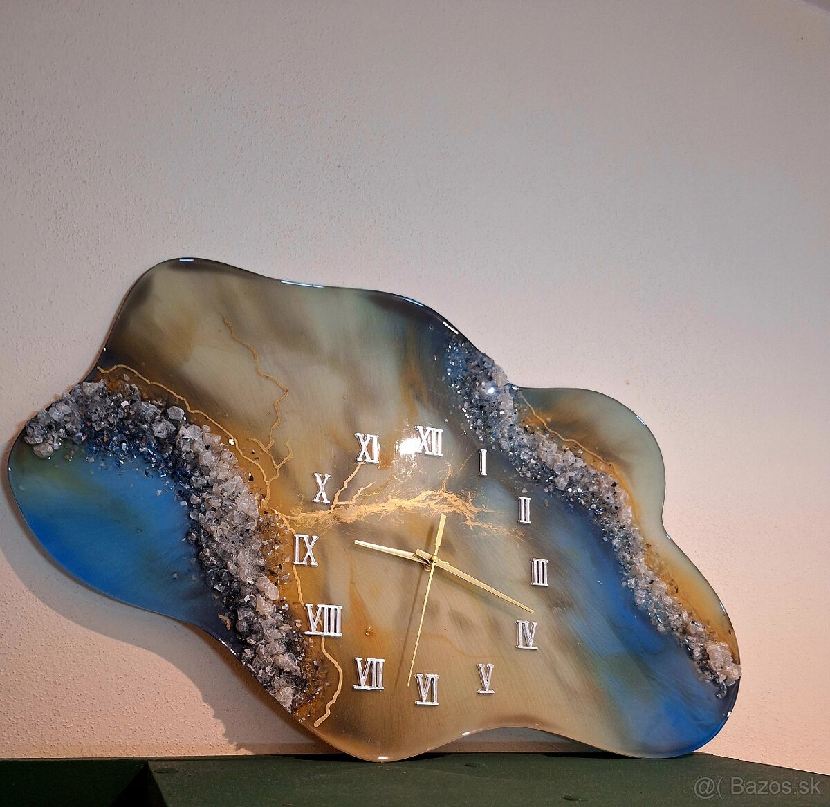 Hodiny z epoxidovej živice