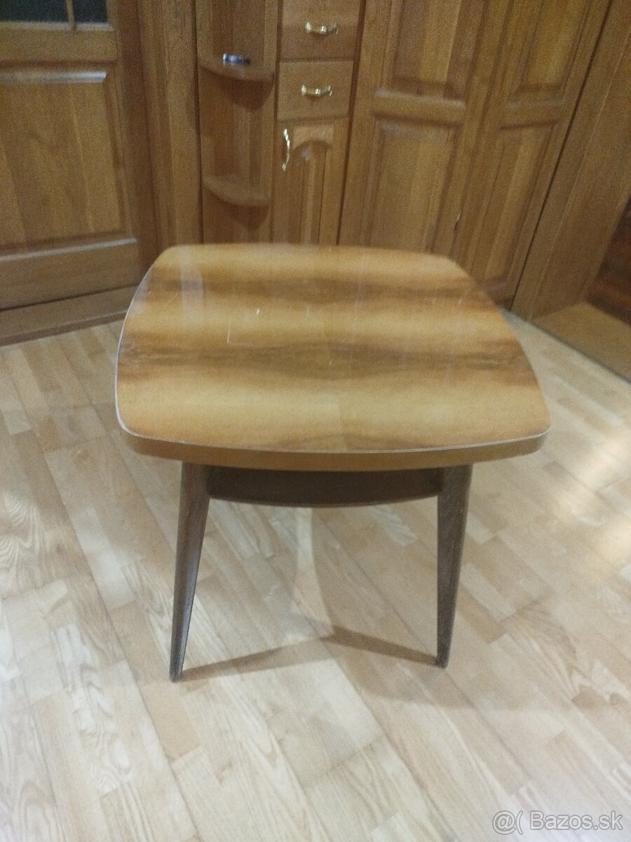 Retro stolík