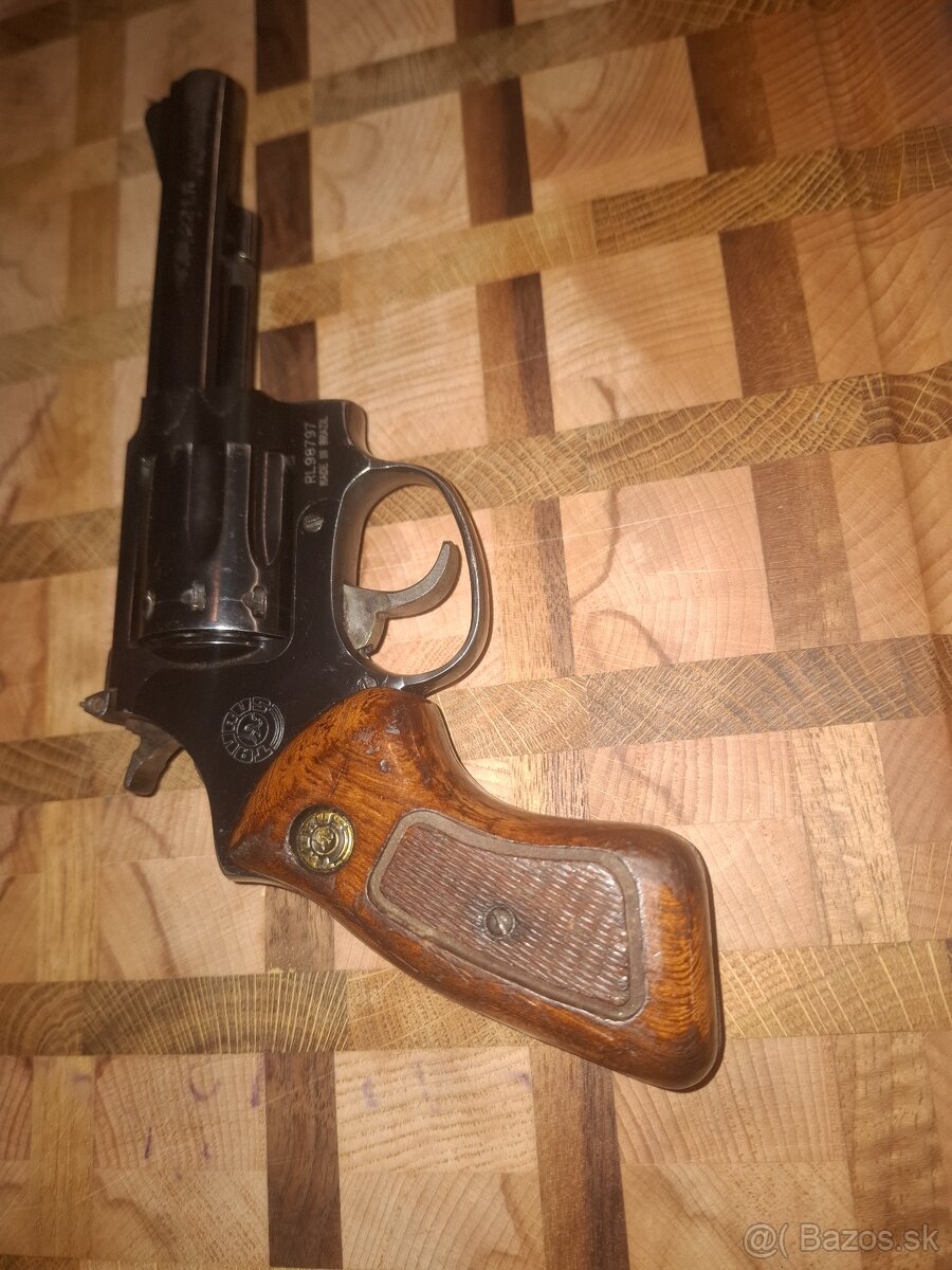 Predám revolver Taurus 22 LR