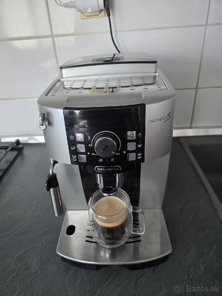 Kavovar Delonghi