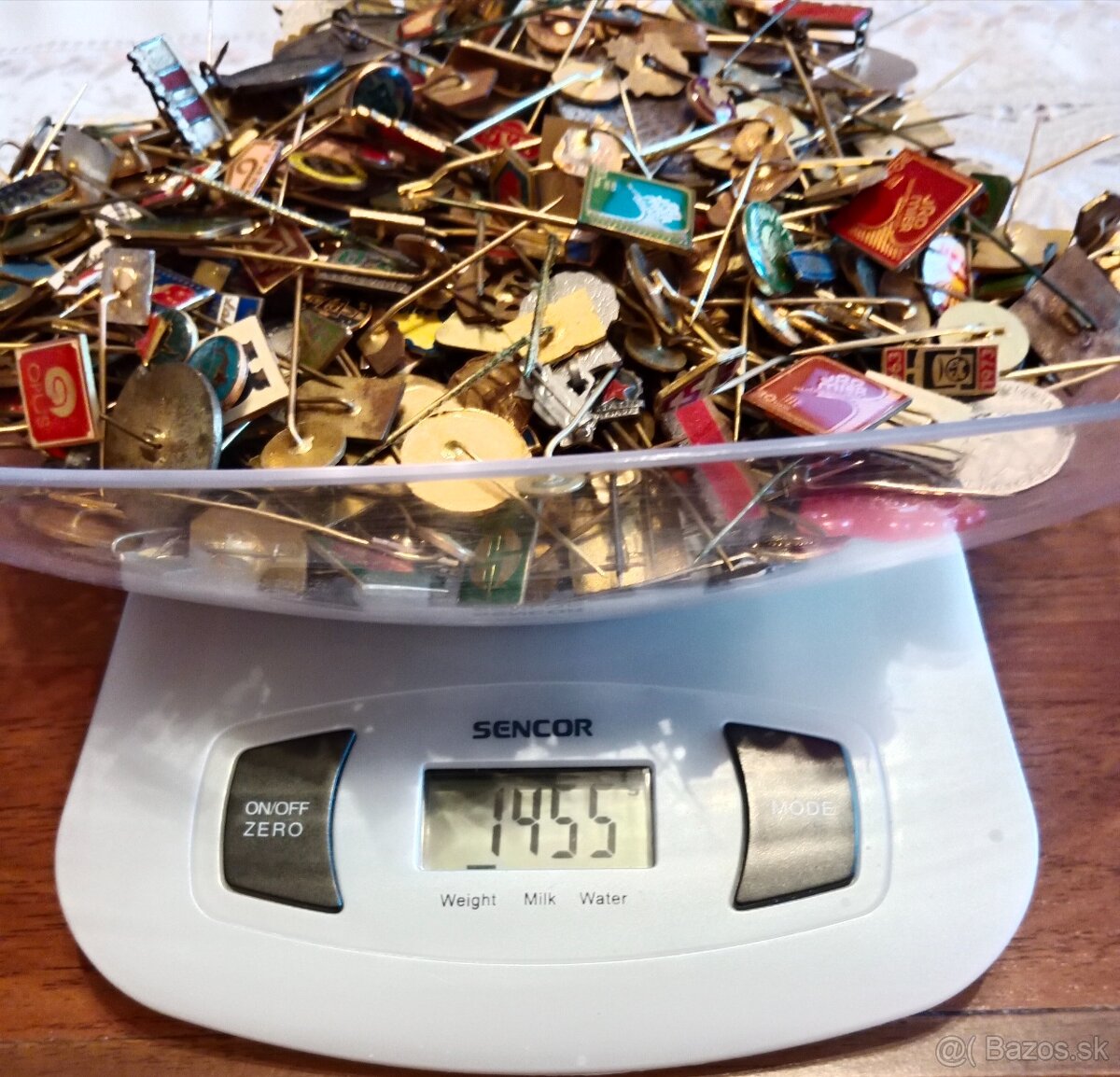 predám mix odznaky 1,445 kg