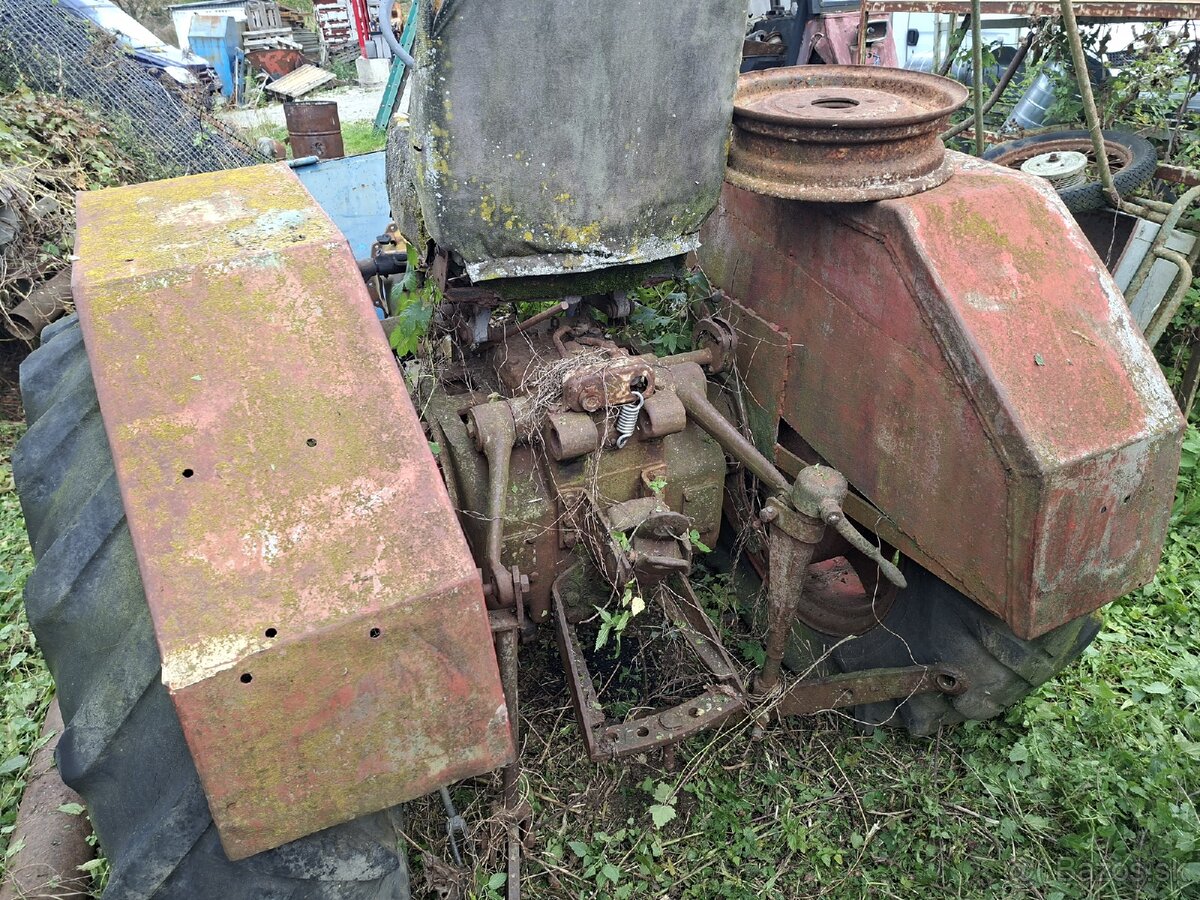 Zetor 4011 zadná časť