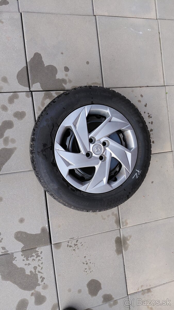 Zimné pneumatiky na diskoch s puklicami