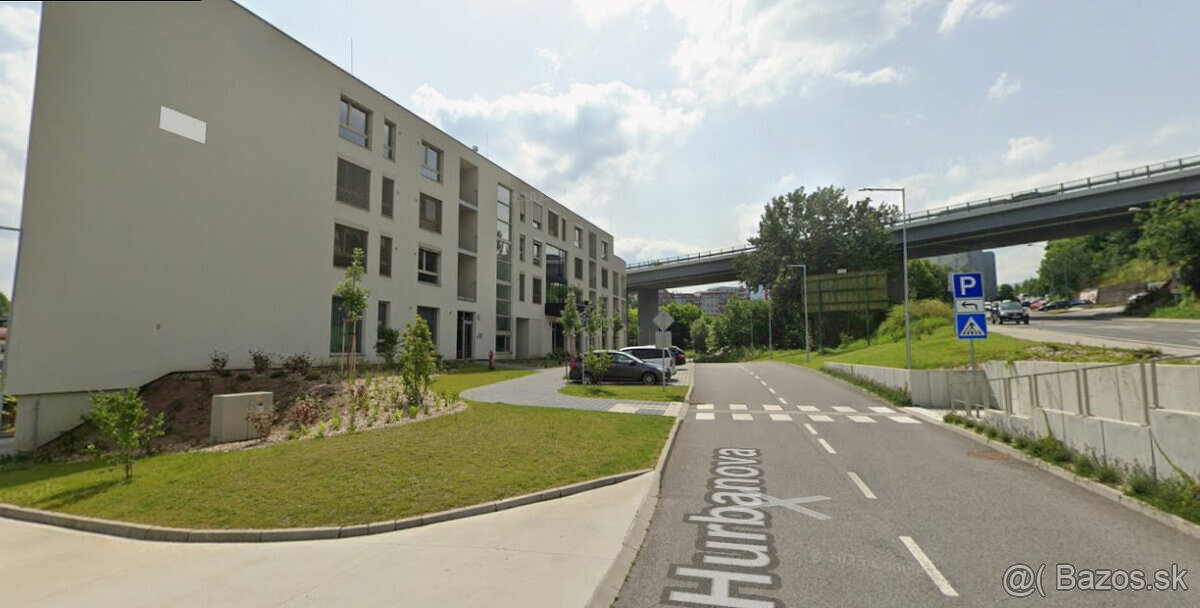 Hurbanova 22 - Najlepšie parkovacie miesto v exteriéri