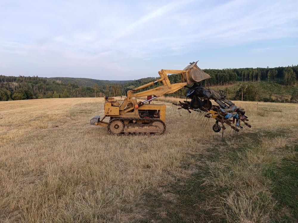Pásový nakladač,buldozer Massey Ferguson MF 244 3 válec