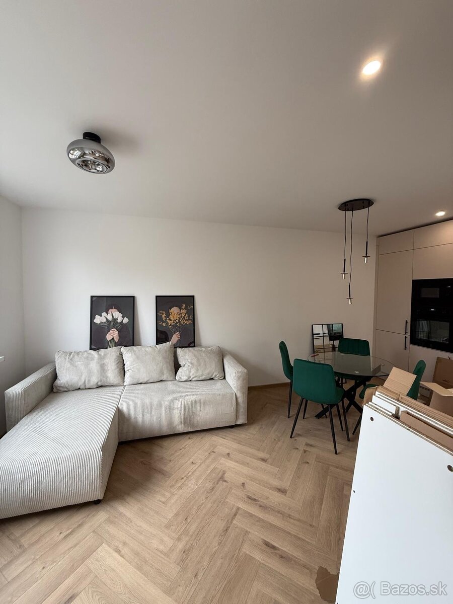 Prenajmeme krasny cerstvo prerobeny 3i byt