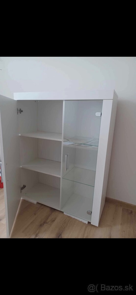 Vitrína do obývačky
