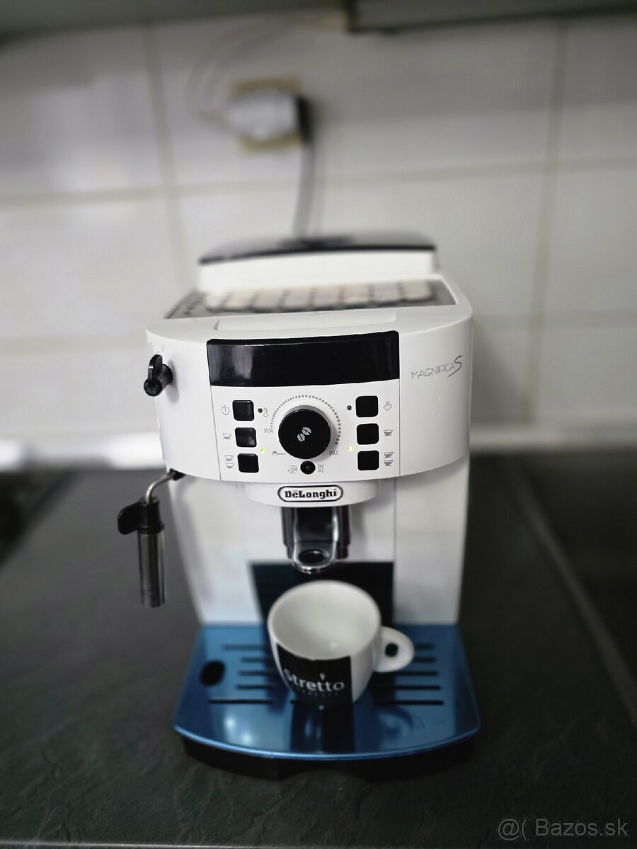 Kavovar Delonghi