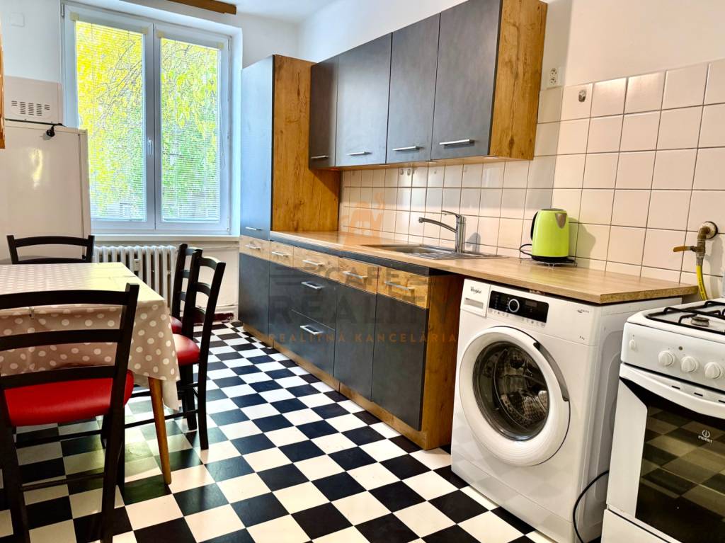 Na prenájom 2 izbový byt 62 m2, Bratislava, Staré Mesto, Bjö
