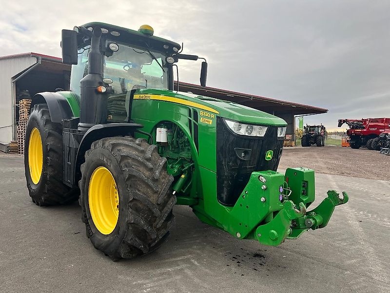 John Deere 8320R
