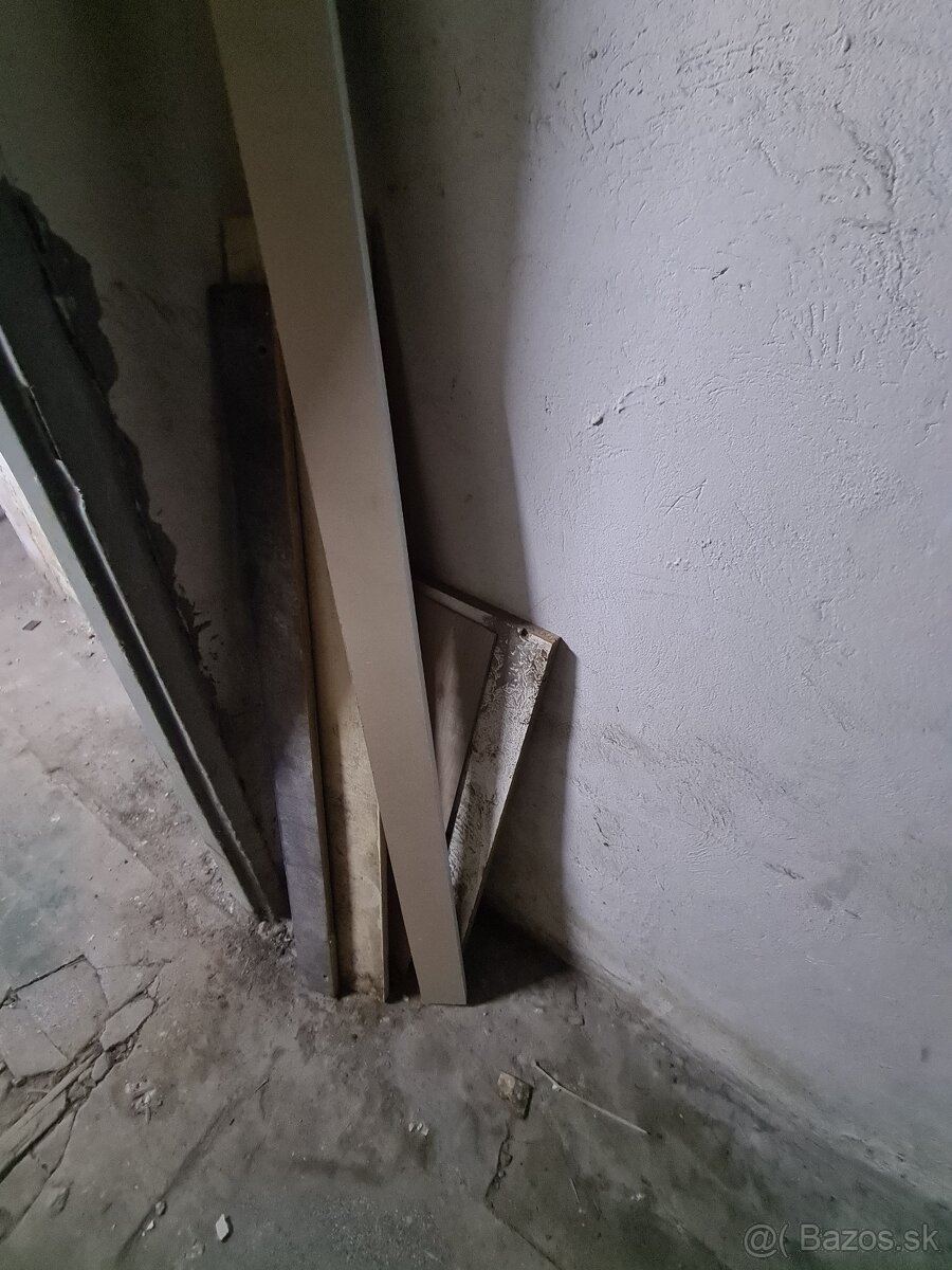 Drevo , drevotrieska a iny material za odvoz