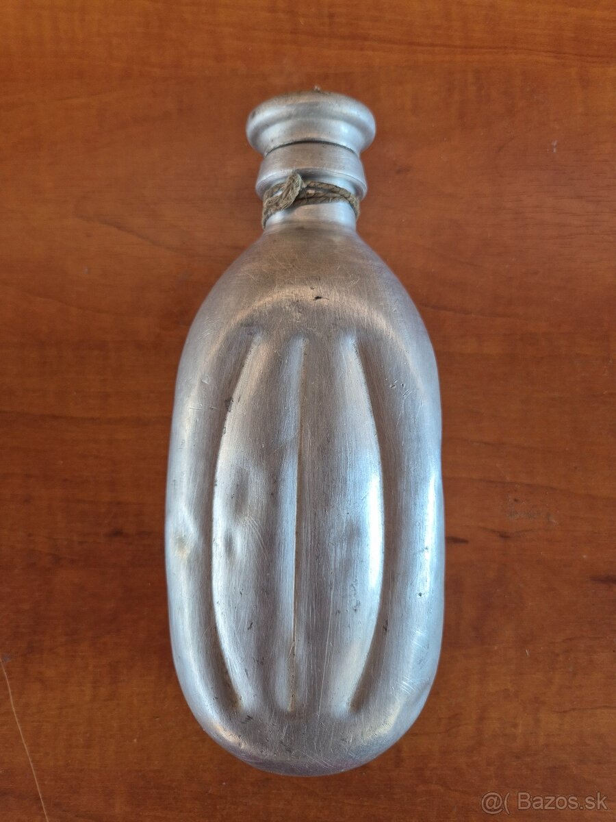 Poľná hliníková fľaša