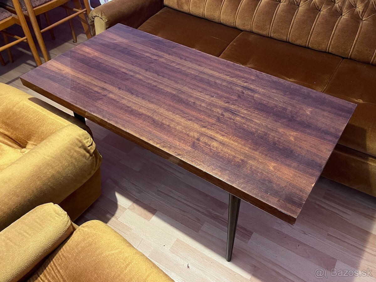 Konferenčný stolík