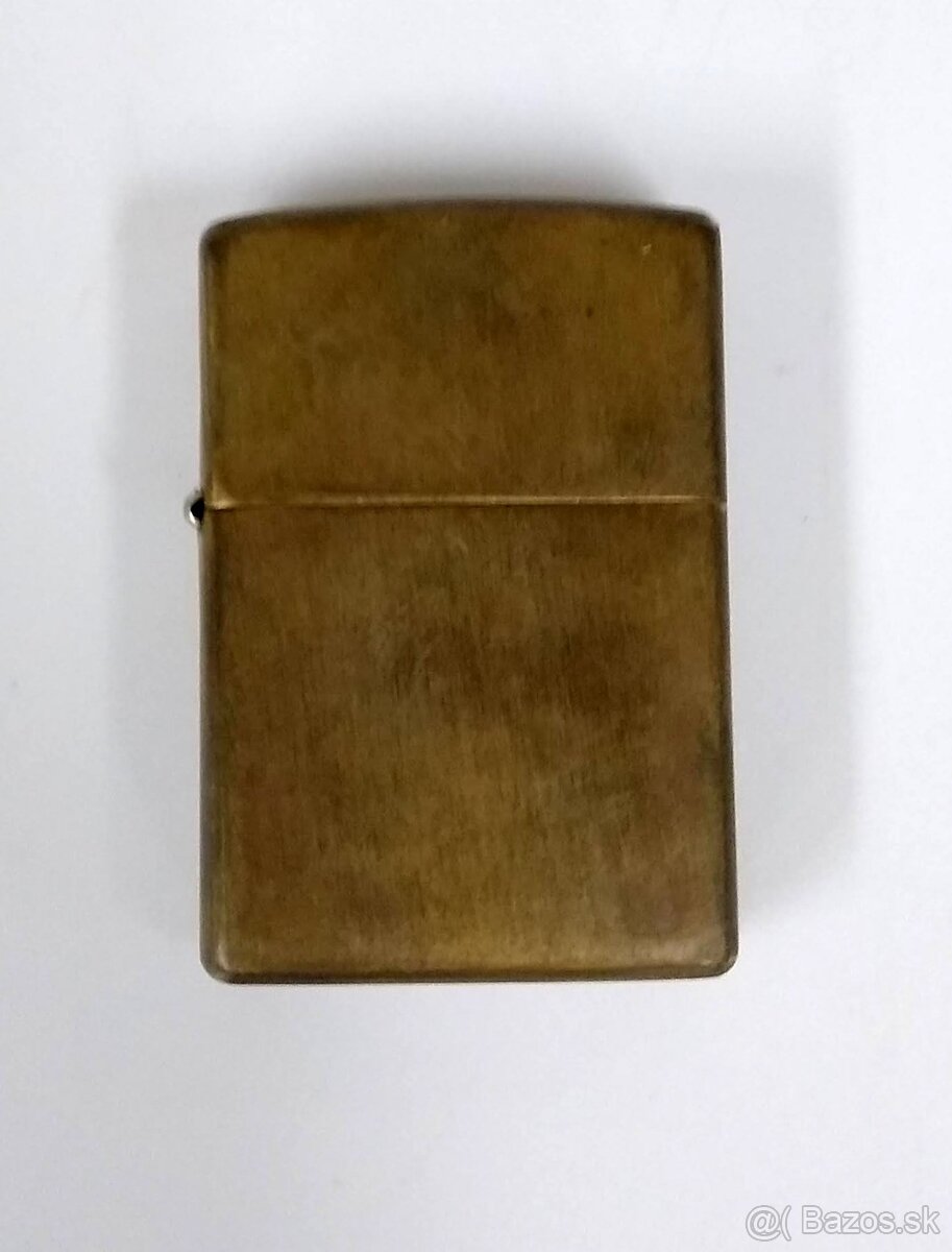 starý ZIPPO zapaľovač