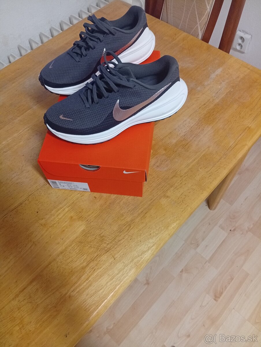 Niké Revolution botasky