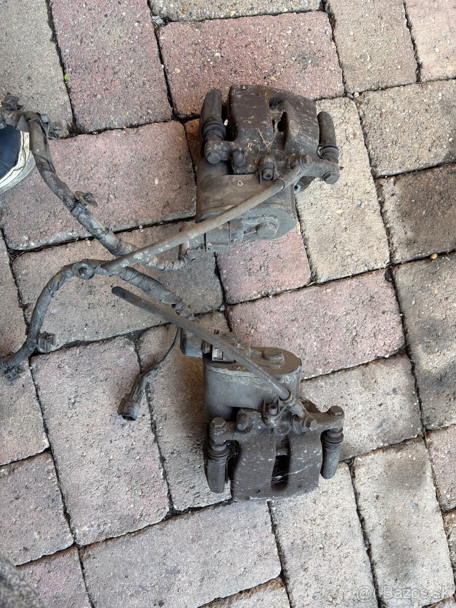 Zadne brzdice Volvo v60