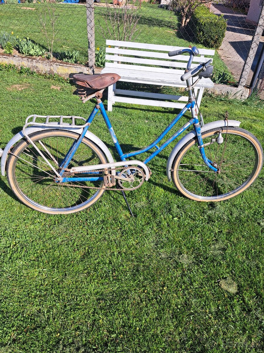 Starý  historický  bicykel  Štadión